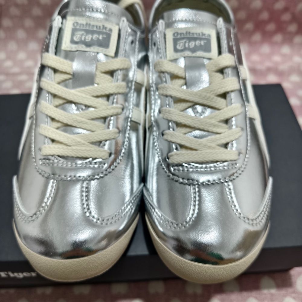 Onitsuka Tiger Metallic Silver & Cream Kids Sneakers - Picture 7 of 13